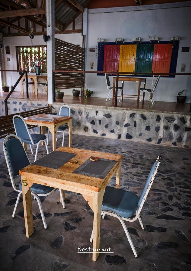 Hill Station Hostel At Chor Chaba Ko Kut Exterior photo